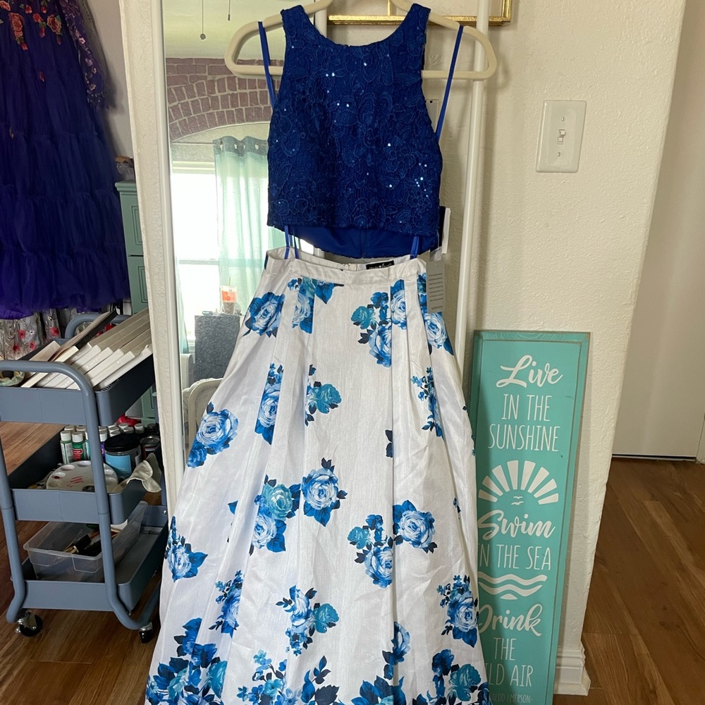 NWT Two-Piece Floral Prom Dress